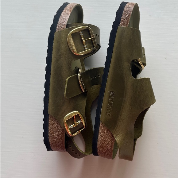 Birkenstock Milano Big Buckle Sandals
In Olive Green - Gold Buckle New w/o box - Picture 4 of 8